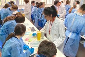 Más de cien escolares inician la fase experimental de búsqueda de nuevos antibióticos, bajo la dirección de universitarios de la CEU UCH