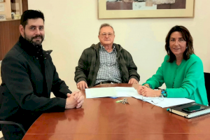 El Ayuntamiento firma la primera compraventa de viviendas de protección pública