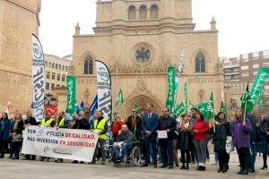 CSIF y SPPLB se concentran en la plaza Mayor para exigir que se ejecuten las mejoras pendientes en la Policía Local de Castellón