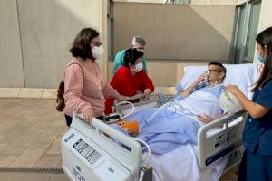 Hospital Universitario del Vinalopó retoma los paseos al aire libre con pacientes ingresados en la UCI