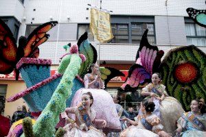 Barri València se alza con el doblete a la mejor carroza en las dos cabalgatas del ninot de Burriana