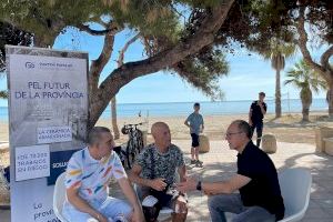 Ismael Minguet escucha a los vecinos de la playa para crear el programa de gobierno