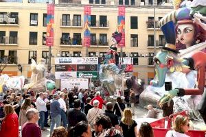 La Falla Plaza del Pilar presenta el llibret que conmemora su 70 aniversario