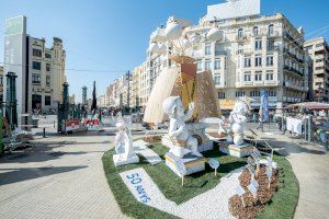 La falla Bailén-Xàtiva, “La Ferroviaria”, rinde homenaje a la Mare de Déu, al Padre Jofré y a la Fundación MAIDES