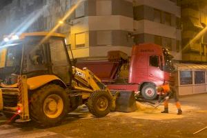 En la nit de la Crema a Alzira s'han recollit 288.000 quilos de cendra i restes de falles