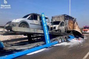 S'incendia a Nules un camió remolque que transportava vehicles