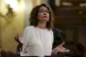  La ministra de Hacienda, María Jesús Montero, interviene durante la sesión de control al Gobierno celebrada este miércoles en el Congreso de los Diputados en Madrid. EFE/ Juan Carlos Hidalgo