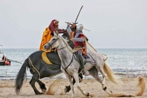 El Castillo de Santa Bárbara acoge una exposición de Moros y Cristianos y dos embajadas