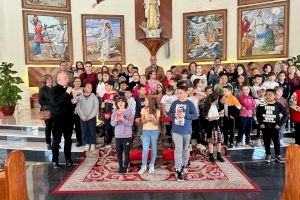 El Vía Crucis de los niños de catequesis en la parroquia del Sagrado Corazón anuncia la cercanía de la Semana Santa