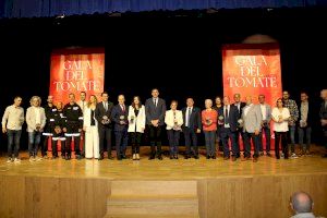 La Gala del Tomate de El Perelló premia a los investigadores José Escrivà y Begoña Ballester y reconoce a Sergio Giraldo como embajador