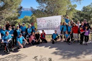 L'Escola Oficial d'Idiomes de Benidorm celebra su 20 aniversario con una ruta de convivencia en la que reclamó nuevamente un edificio propio