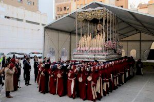 Barcala pone en valor la escenografía de la Semana Santa de Alicante al presenciar el Encuentro de la Santa Cena
