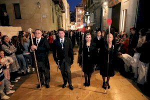 Barcala valora la recuperación del estandarte fundacional de 1943 de la Hermandad del Santo Sepulcro