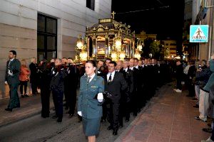 El silencio toma Burriana con la procesión del Santo Sepulcro