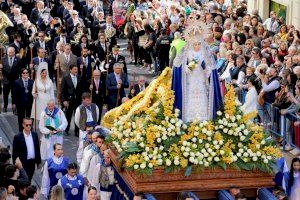 Alicante cierra la Semana Santa con el colofón del emotivo Encuentro entre el Resucitado y la Virgen de la Alegría