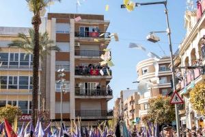 Miles de personas llenan la plaza Mayor para vivir la emoción del Encuentro Glorioso