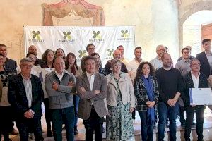 Francesc Colomer entrega los distintivos de calidad turística Sicted a entidades de Morella-Els Ports y del Maestrat Ànima Interior
