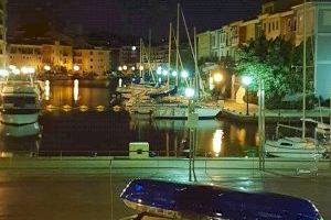 Un cliente se queda encerrado en un pub de Port Saplaya al quedarse dormido