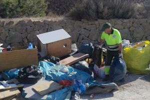 Pillado “in fraganti” vertiendo escombros en un paraje de El Campello