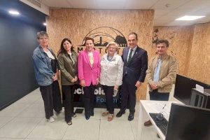 El Ayuntamiento dona cuatro equipos informáticos a la asociación Casa Oberta