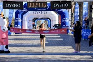 La Carrera de la Mujer tiñe de rosa las calles de València en una gran jornada de fiesta deportiva y solidaria