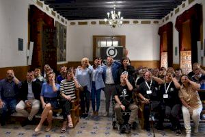 El Salón de Plenos de Elche acoge la lectura de manifiesto por el Día Mundial de las Personas Sin Diagnóstico