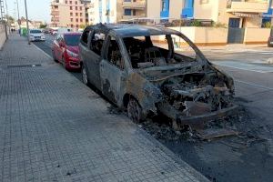 Vox denuncia el incendio de su coche de campaña en Canet d'En Berenguer