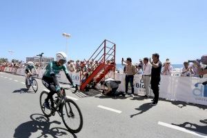 La Vuelta Femenina se estrena en Torrevieja y confirma a la Costa Blanca como referente mundial del ciclismo