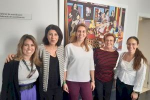 Estudiantes del proyecto de innovación docente sobre violencia de género de la UMH visitan la nueva oficina de denuncias de Alicante