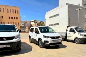 Elda incorpora tres nuevos vehículos, dos de ellos totalmente eléctricos, para renovar la flota de la brigada de Servicios