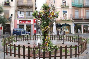 Les Creus de Maig omplin els carrers de València