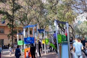 El parc de la plaça de Manuel Granero es completa amb una zona de jocs infantils i una de jocs biosaludables