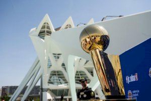El trofeo de la NBA se expone en la Ciutat de les Arts i les Ciències