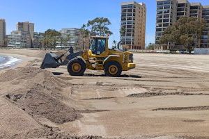 Benicàssim distribuye 15.000 m3 de arena en la zona sur del municipio a la espera de una solución a largo plazo de Costas