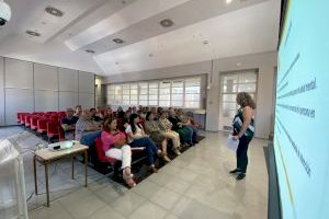 Burjassot presenta a los técnicos municipales el programa de atención y seguimiento para personas con problemas de salud mental