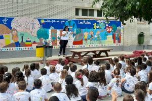 El CP Les Rotes inaugura un mural por su 40 aniversario