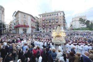 Valencia arropa a la Mare de Déu en su décima salida extraordinaria en los últimos 150 años