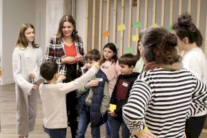 Sandra Gómez propone un servicio canguro en los colegios y ‘matinera’ gratis