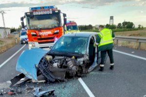 Brutal accident a Museros: Huit persones atrapades després de l'impacte de dos vehicles