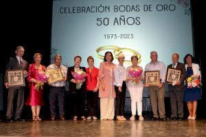 El homenaje de Quart de Poblet a las parejas que celebran sus Bodas de Oro clausura el mes dedicado a los mayores