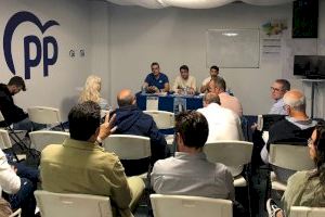 Pachi Pascual se compromete a desarrollar campos de fútbol, pistas polideportivas y la piscina municipal