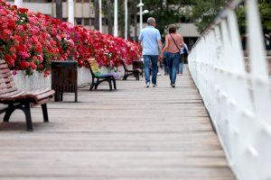 Las aceras del Pont de les Flors tendrán un pavimento compuesto de plástico reciclado