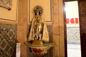 La talla de la Mare de Déu puede visitarse ya en la Sala de Exposiciones del Ajuntament de València