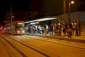 TRAM d’Alacant ofrecerá servicio especial nocturno el sábado hasta las 3 horas con motivo del Desfile del Ninot