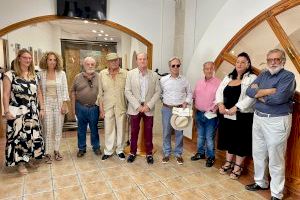 Mª Carmen de España define como ‘mano a mano’ cultural las exposiciones de filatelia y pintura que acoge el Museo Taurino de Alicante