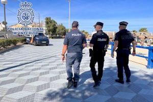 Agentes de la Policía Nacional y de las Policías de Francia e Italia patrullan juntos en Alicante para reforzar la atención a los turistas