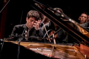 El pianista italiano Elia Cecino gana el Premio Iturbi 2023