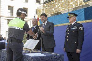 Alicante refuerza para las Hogueras y el verano la seguridad con la incorporación de 104 nuevos Policías Locales