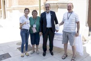 José Martí visita una taula informativa de l’AEMC amb motiu del Dia Mundial de l’Esclerosi Múltiple’