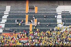 VÍDEO | Batalla campal al Mestalla durant el partit Colòmbia-Iraq